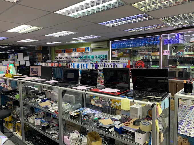 GMC Multimedia Computer real workshop bench in Seksyen 18 Shah Alam with laptops undergoing diagnostics